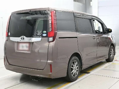 TOYOTA NOAH