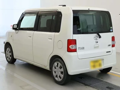 TOYOTA PIXIS SPACE
