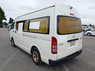 TOYOTA HIACE