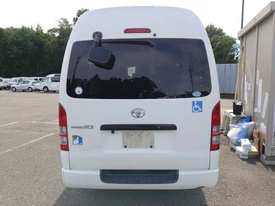 TOYOTA REGIUS ACE VAN