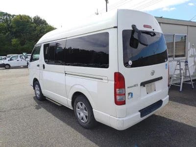 TOYOTA REGIUS ACE VAN