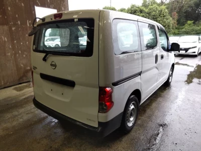 NISSAN NV200