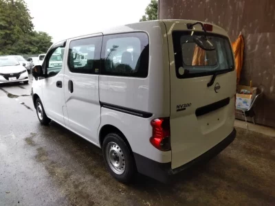 NISSAN NV200