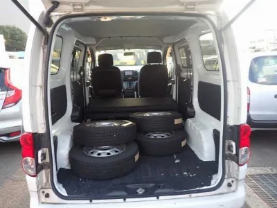 NISSAN NV200