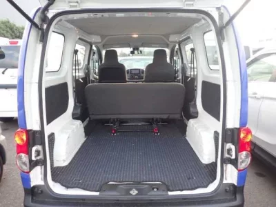 NISSAN NV200