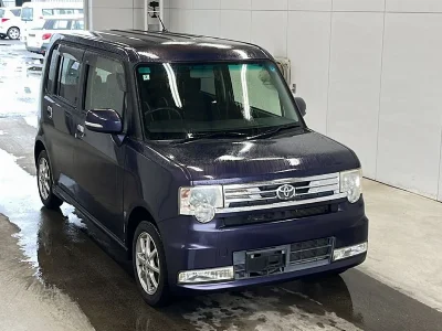 TOYOTA PIXIS SPACE