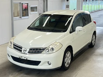 NISSAN TIIDA