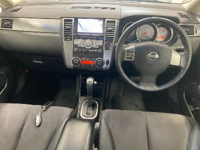 NISSAN TIIDA