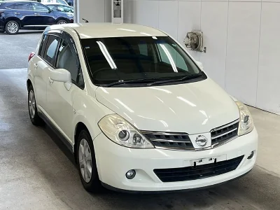 NISSAN TIIDA