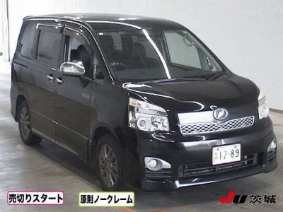 TOYOTA VOXY