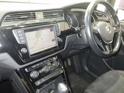 VOLKSWAGEN GOLF TOURAN