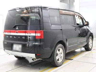 MITSUBISHI DELICA D5