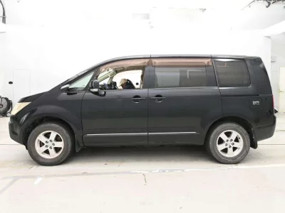 MITSUBISHI DELICA D5