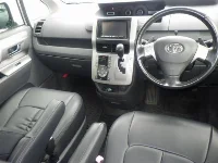 Цена авто Toyota Voxy с аукционов Японии, номер кузова ZRR70W, пробег 173 000, оценка 6