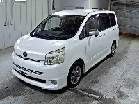 Цена авто Toyota Voxy с аукционов Японии, номер кузова ZRR70W, пробег 173 000, оценка 6