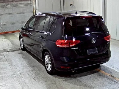 VOLKSWAGEN GOLF TOURAN