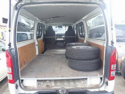 TOYOTA HIACE VAN