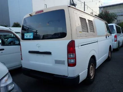 TOYOTA HIACE VAN