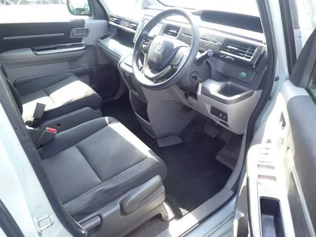 Honda Stepwgn 2015