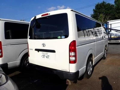 TOYOTA HIACE VAN