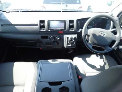 TOYOTA HIACE VAN