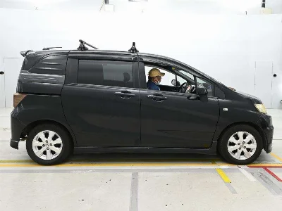 HONDA FREED SPIKE