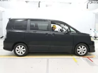 Цена авто Toyota Voxy с аукционов Японии, номер кузова ZRR70W, пробег 221 000, оценка 2