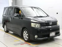 Цена авто Toyota Voxy с аукционов Японии, номер кузова ZRR70W, пробег 221 000, оценка 2