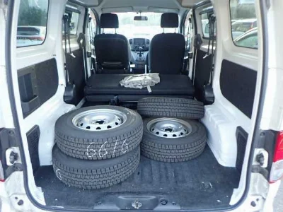 NISSAN NV200