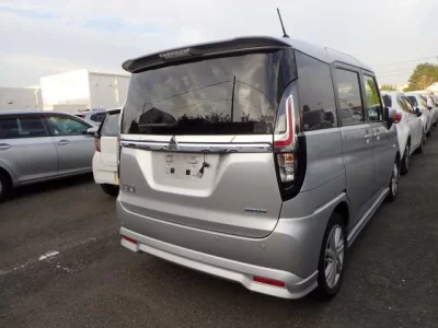 MITSUBISHI DELICA D2