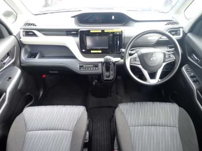MITSUBISHI DELICA D2