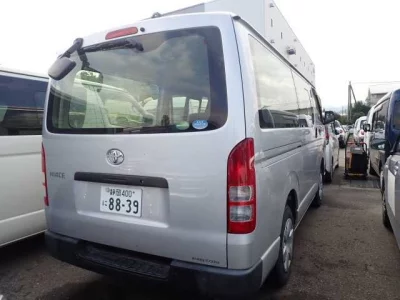 TOYOTA HIACE VAN