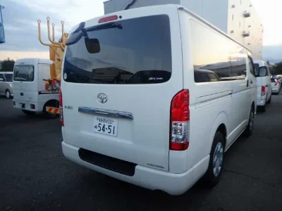 TOYOTA HIACE VAN