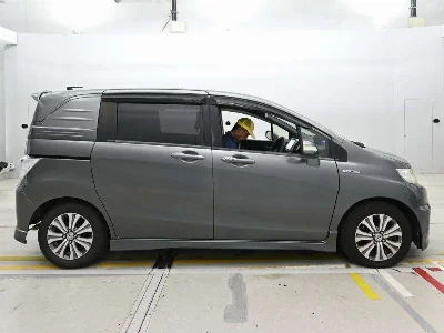 HONDA FREED SPIKE