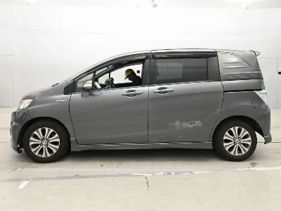 HONDA FREED SPIKE