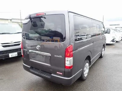 TOYOTA HIACE VAN