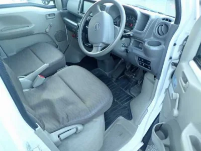 NISSAN CLIPPER VAN