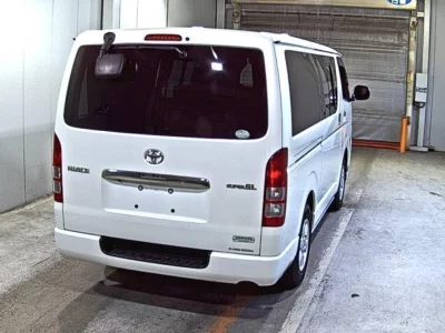 TOYOTA HIACE VAN
