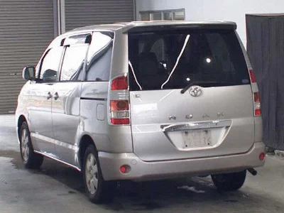 TOYOTA NOAH