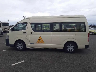 TOYOTA HIACE