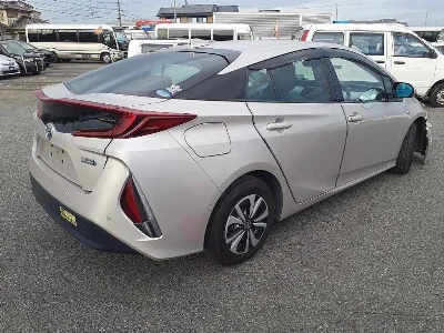 TOYOTA PRIUS PHV
