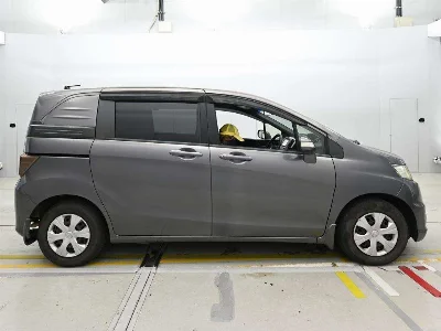 HONDA FREED SPIKE