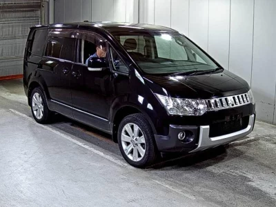MITSUBISHI DELICA D5