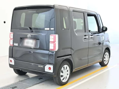 TOYOTA PIXIS MEGA