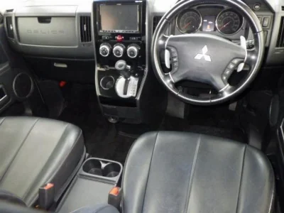 MITSUBISHI DELICA D5