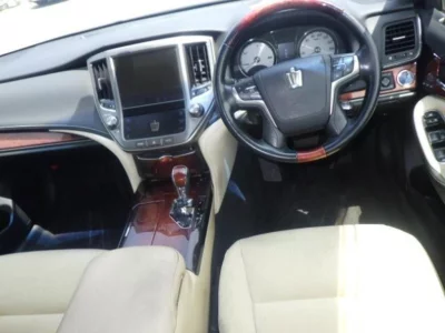 TOYOTA CROWN MAJESTA