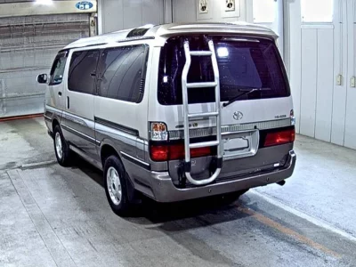 TOYOTA HIACE