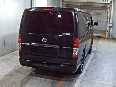 TOYOTA REGIUS VAN