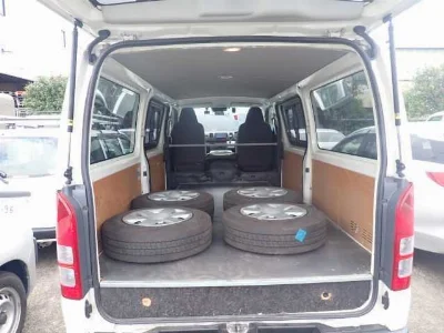 TOYOTA HIACE VAN
