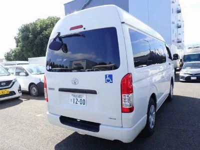 TOYOTA HIACE